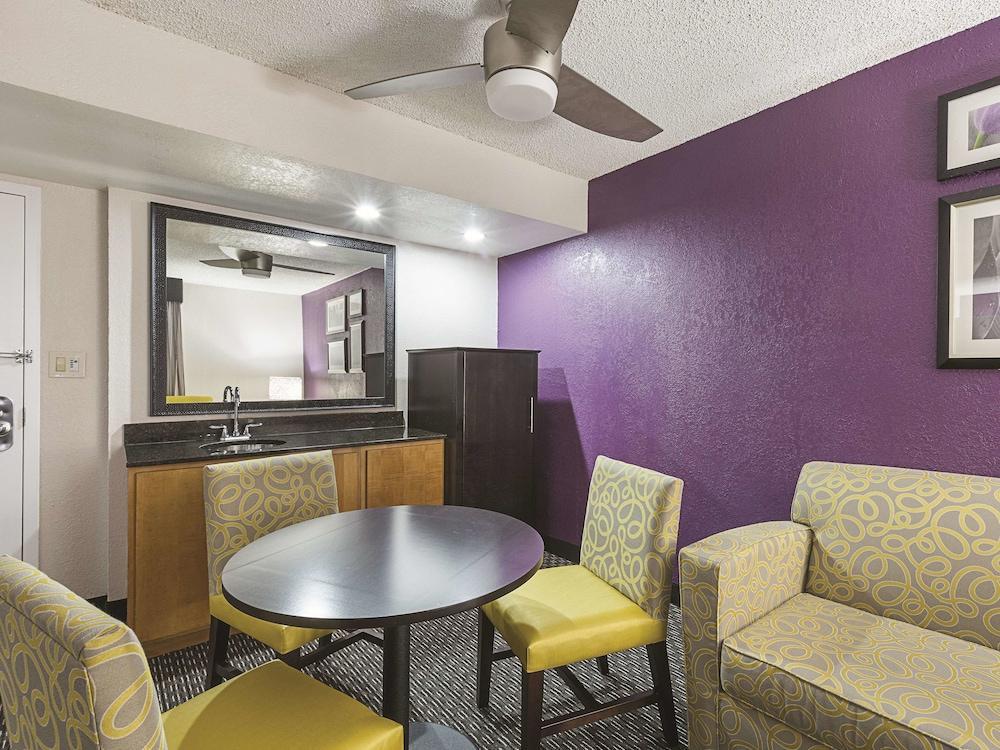 La Quinta By Wyndham Hotel