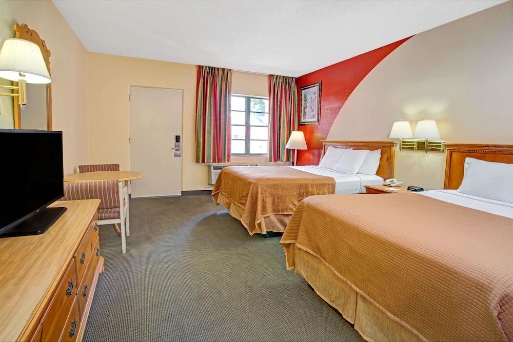 1565 - Hotel
