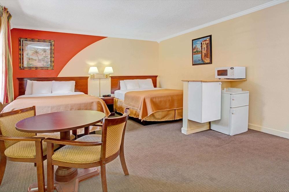 Hotel 1565 -