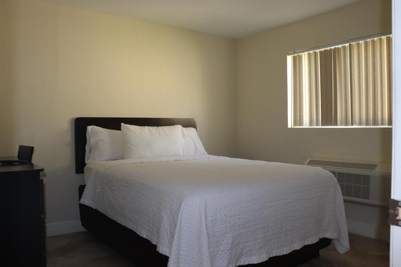 Motel Curtis &