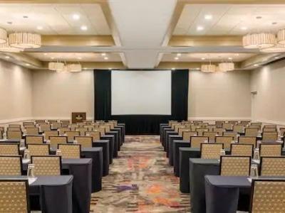 Hotel Embassy By Hilton Orlando International Drive Icon Park