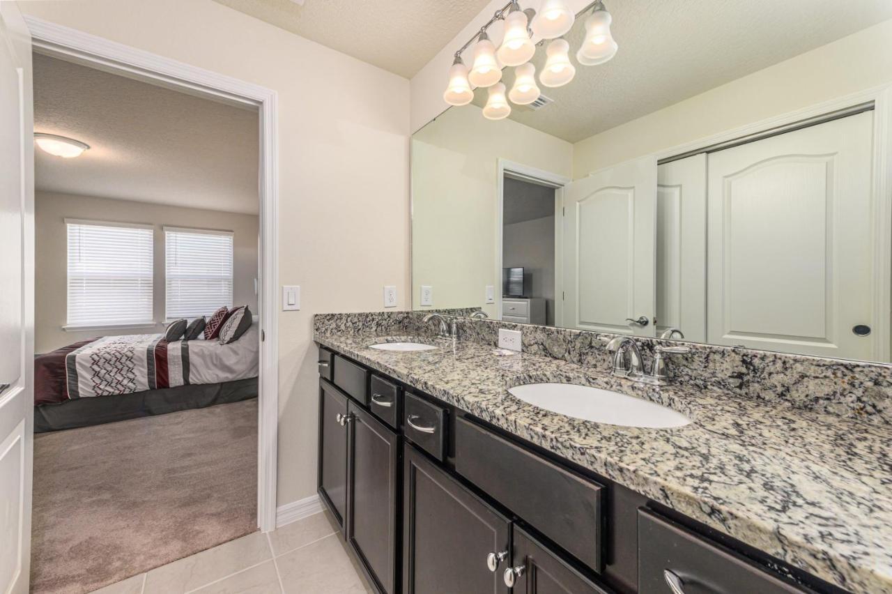 Bsv8919 - Gorgeous 5 Bedroom 4 Bath Townhome With Private Pool & Free Wifi Holiday home