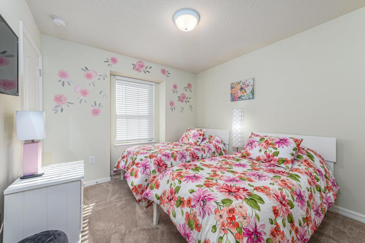 Bsv8919 - Gorgeous 5 Bedroom 4 Bath Townhome With Private Pool & Free Wifi Holiday home Kissimmee