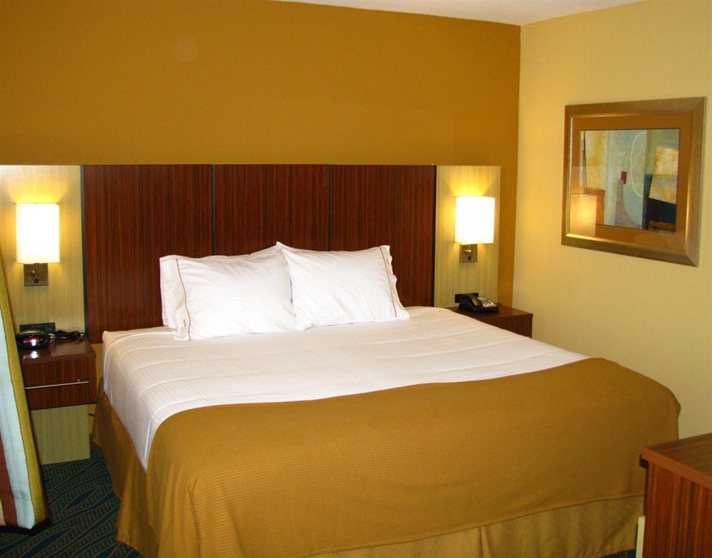 Express & Oceanfront Daytona Shores By Ihg Resort