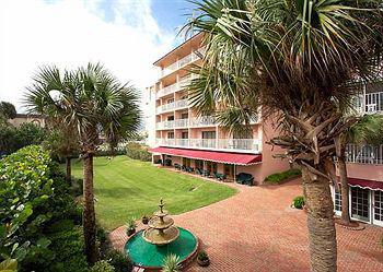Hotel At Cocoa 3*