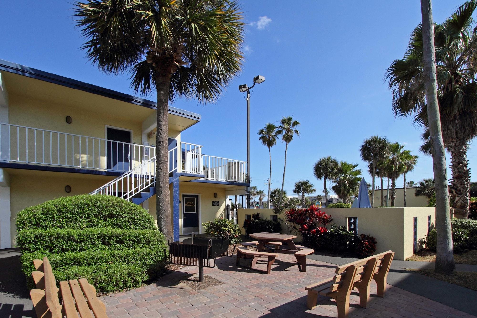 Motel Days By Wyndham Cocoa Port Canaveral Cocoa Beach