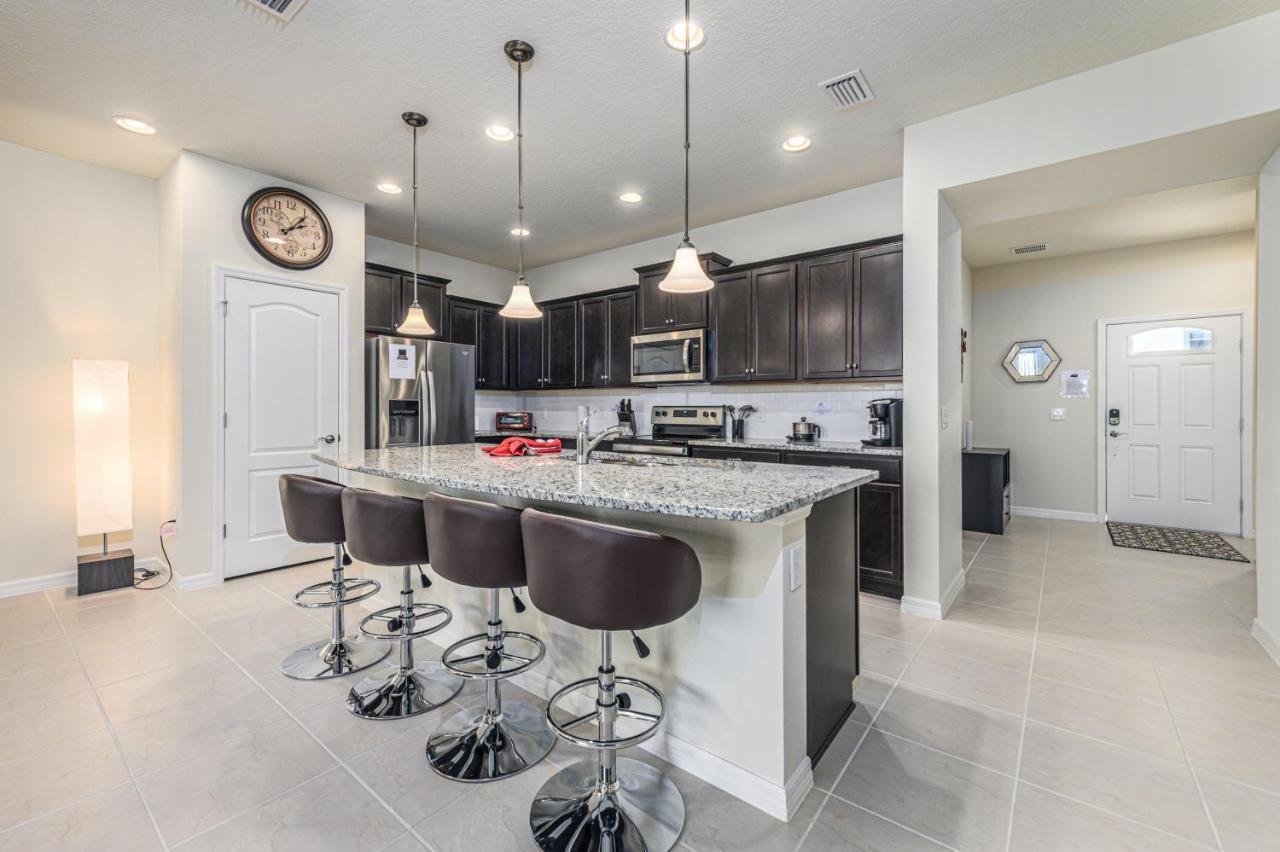 Bsv8919 - Gorgeous 5 Bedroom 4 Bath Townhome With Private Pool & Free Wifi Holiday home *