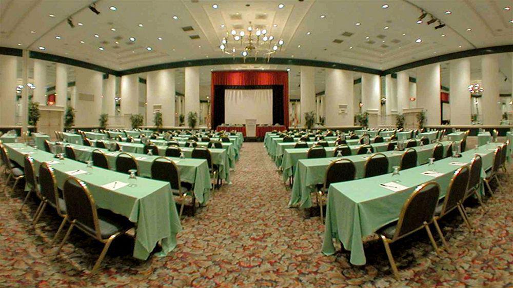 Radisson At The Port 3*