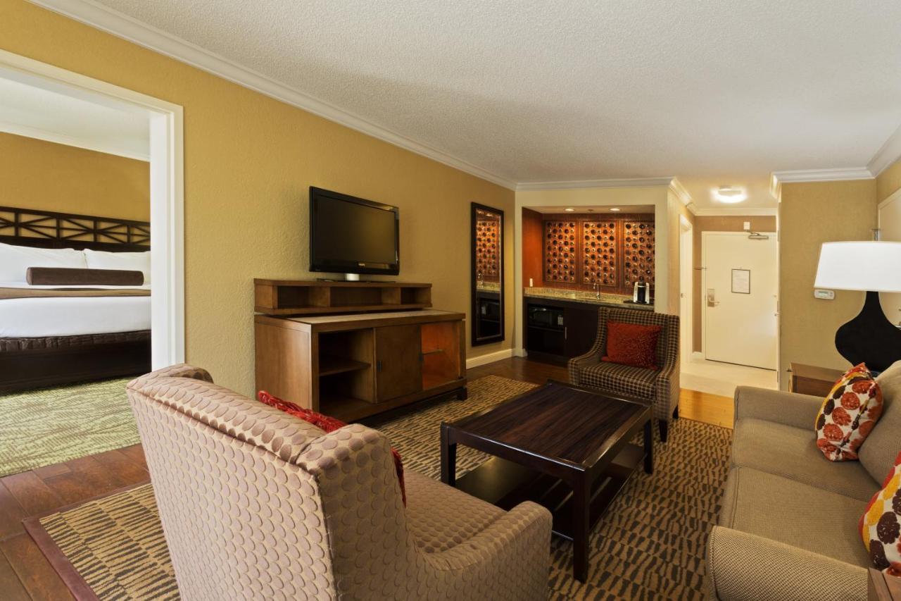 Hotel Crowne Plaza Airport By Ihg 4*