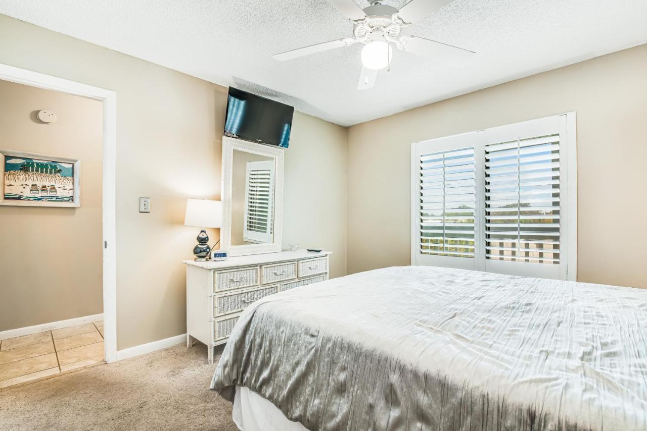 Apartment Emerald Shores #3006 *