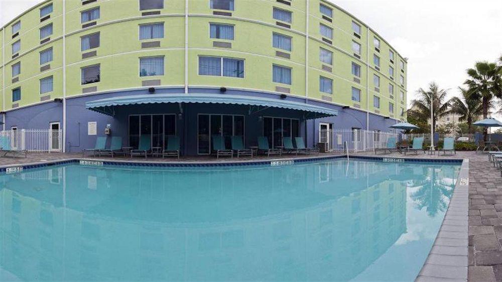 Hotel Express & Lauderdale Airport/cruise Port By Ihg