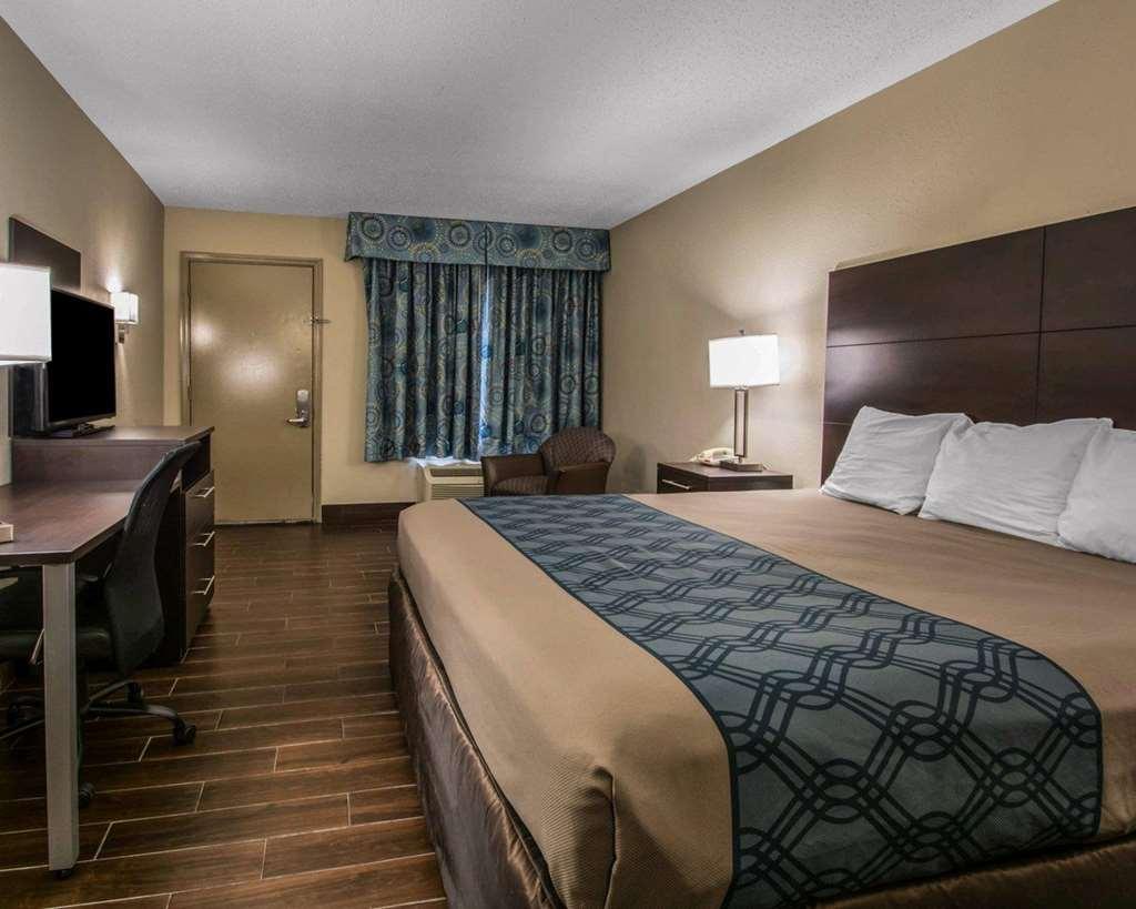 Hotel Econo I-10 2*