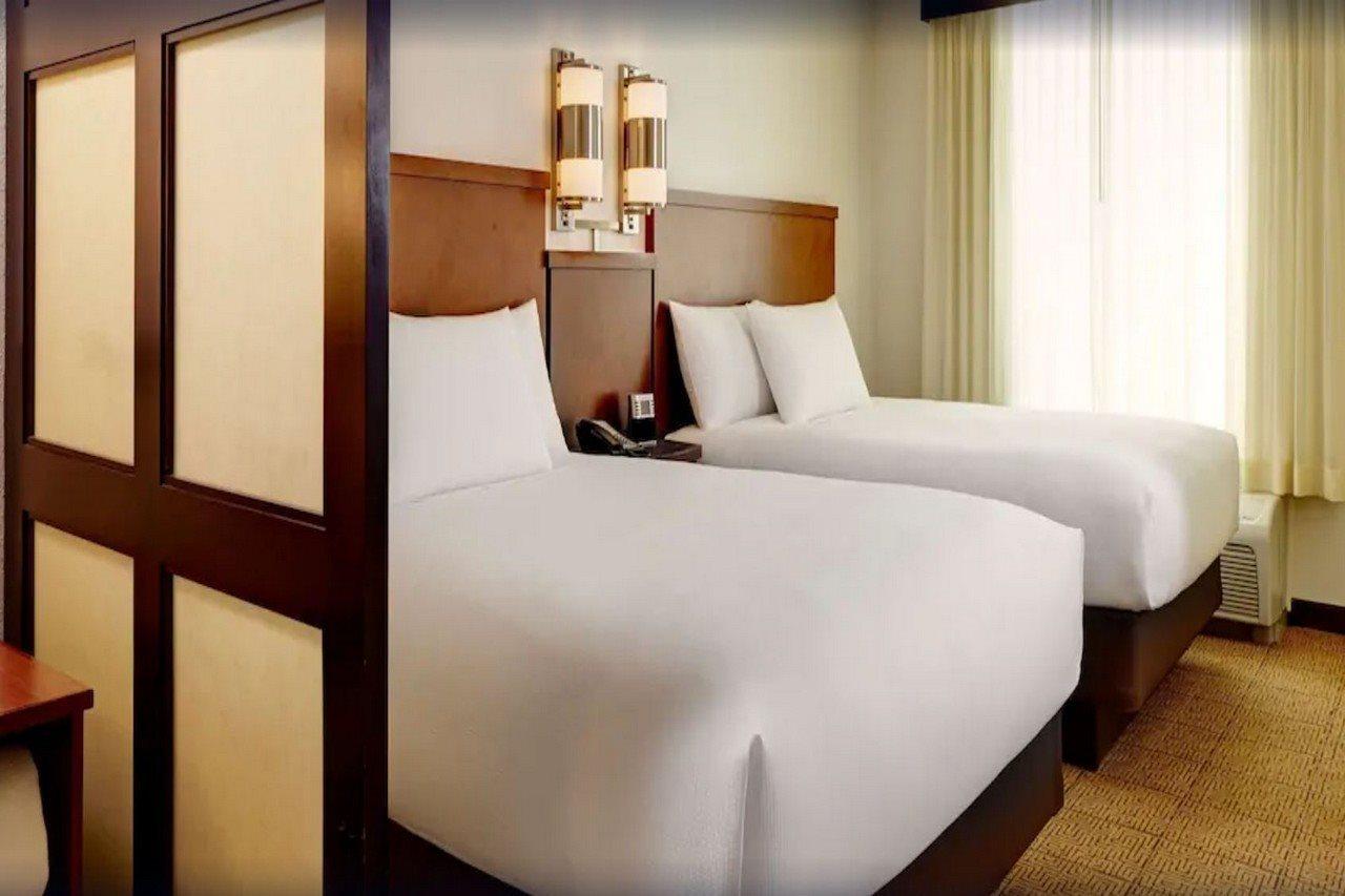 Hyatt Place Coconut Point 3*