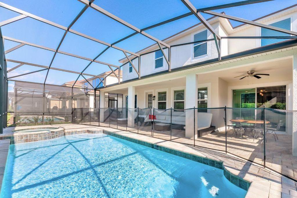 Bsv1810 - Luxury 8 Bedroom 6 Bathroom In The Desirable Solara