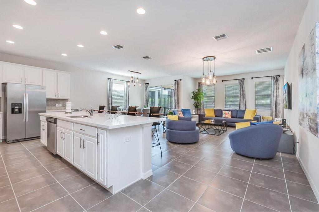 Bsv1810 - Luxury 8 Bedroom 6 Bathroom In The Desirable Solara