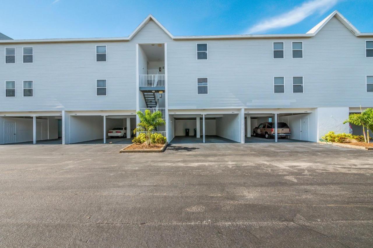 Apartment Sandy Pointe
