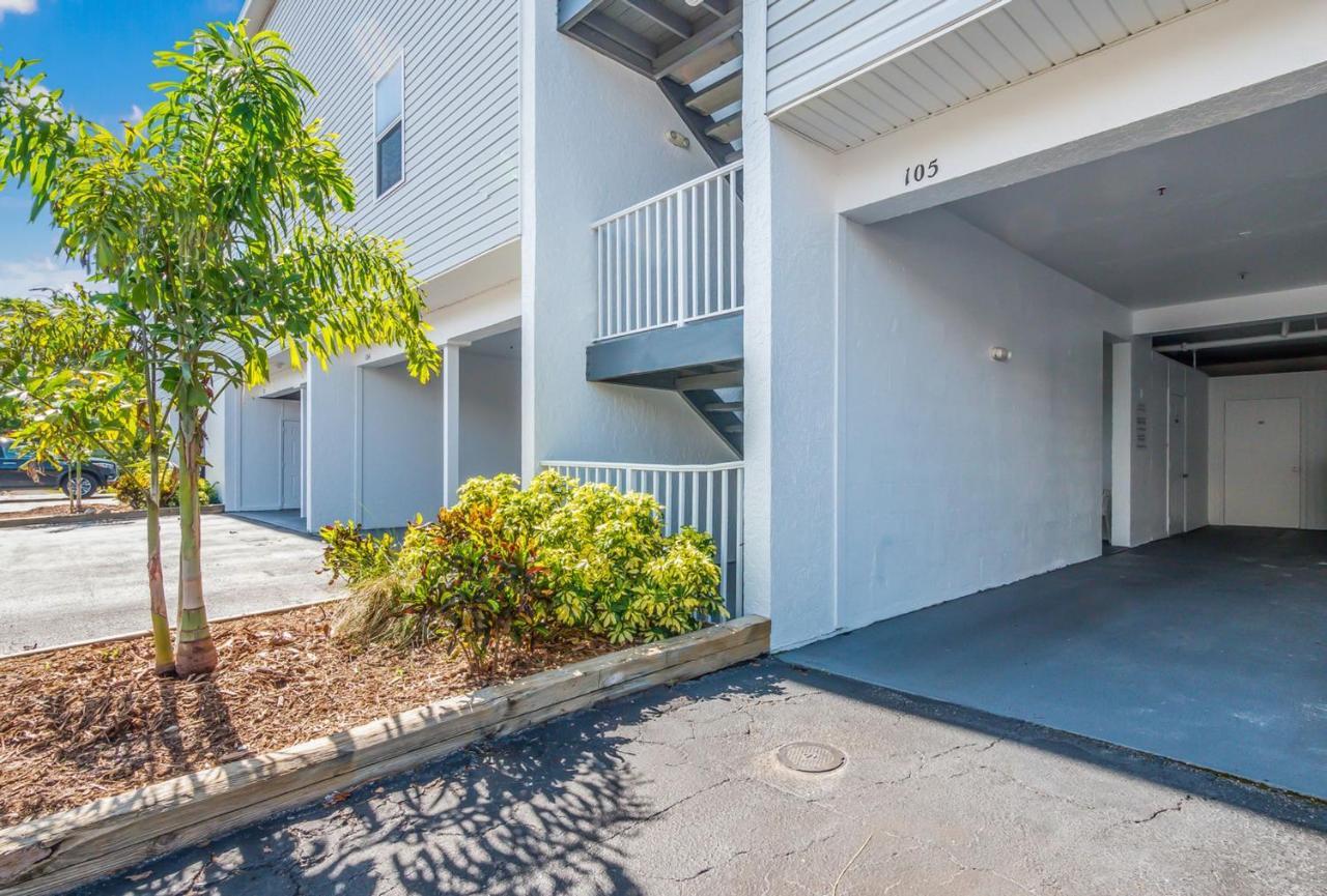 Sandy Pointe Apartment *