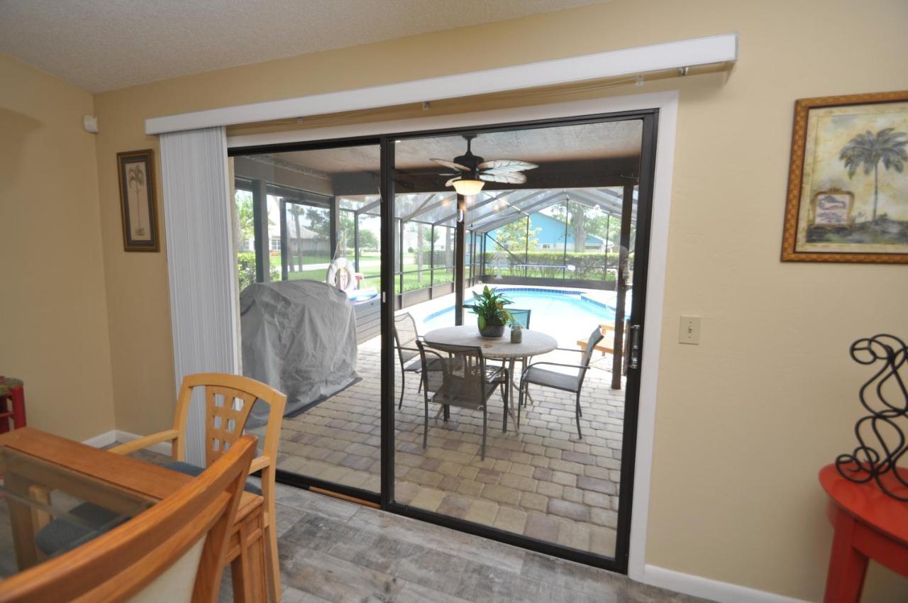 Salt Life Cozy Canal Front Pool W Boat Dock Holiday home *