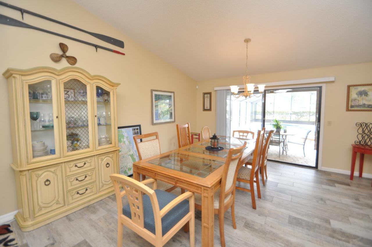 Salt Life Cozy Canal Front Pool W Boat Dock Holiday home *