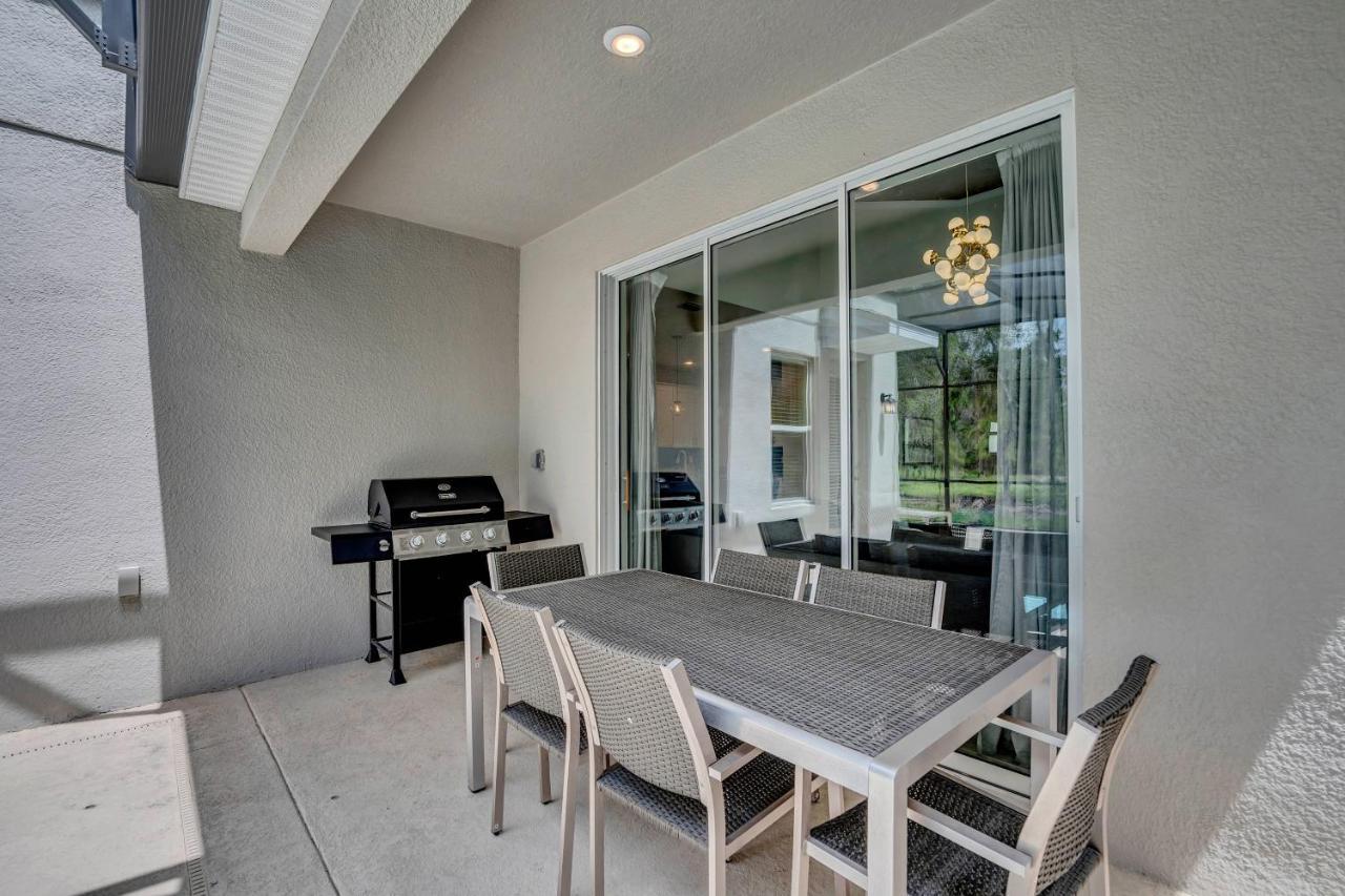 Storey 5 Bedroom Vacation With Pool 2307 Holiday home