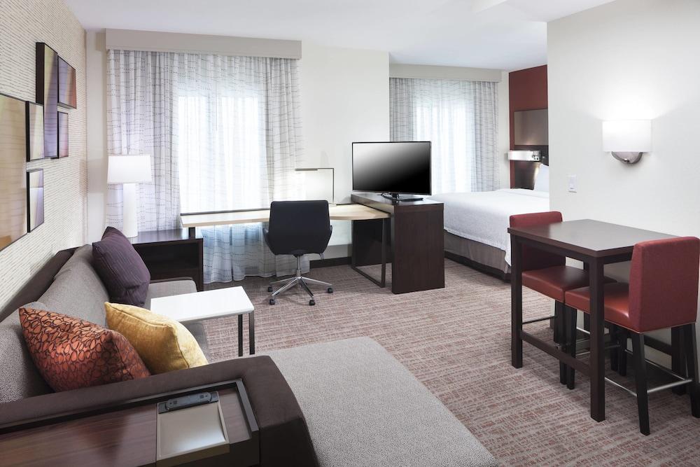 Hotel By Marriott Near Universal 3*