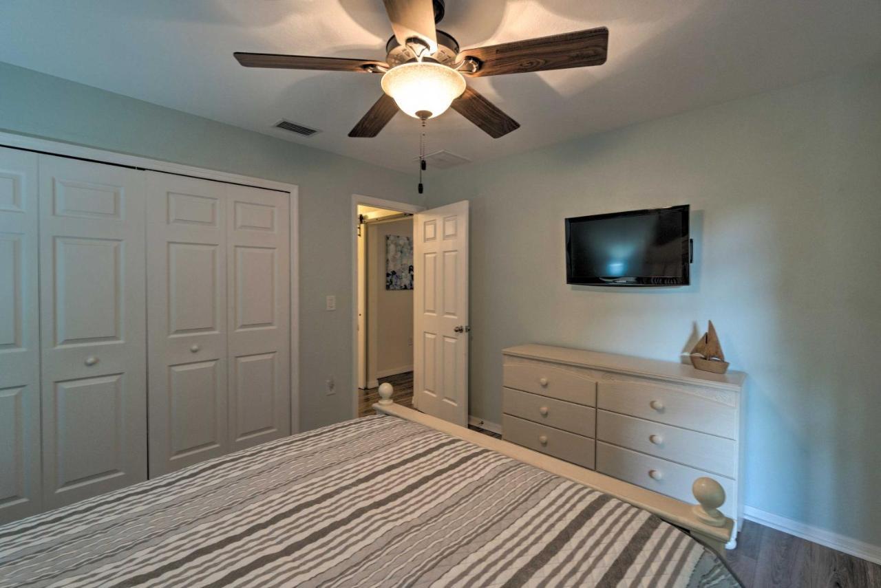 Breezy Gulf Coast Getaway About 4 Mi To Park Holiday home