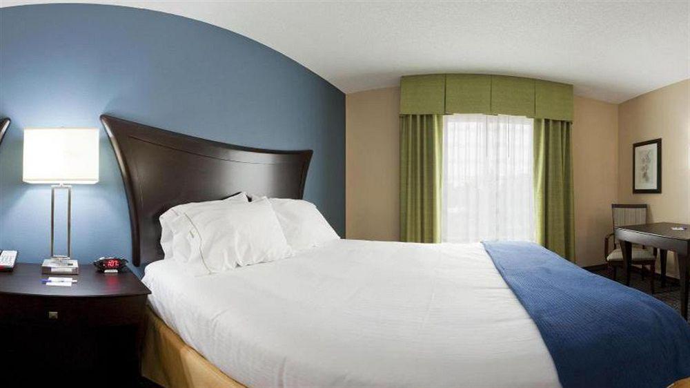 Hotel Express & Largo-clearwater By Ihg