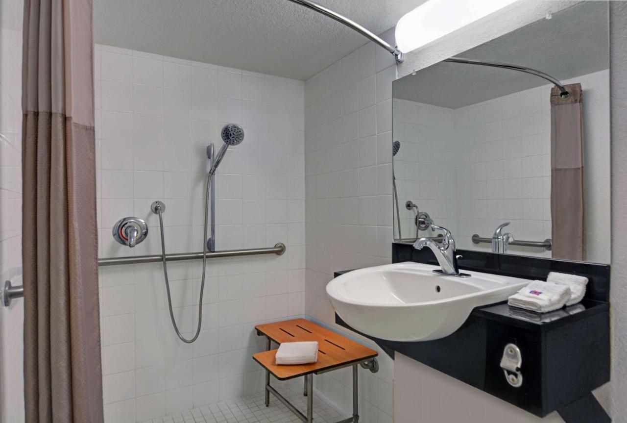6-cutler Bay, Fl Hotel