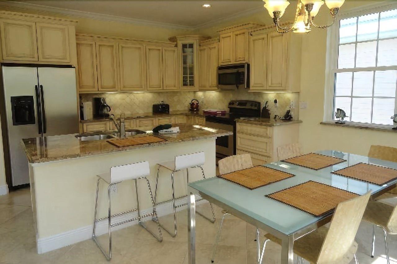 Apartment Dollar