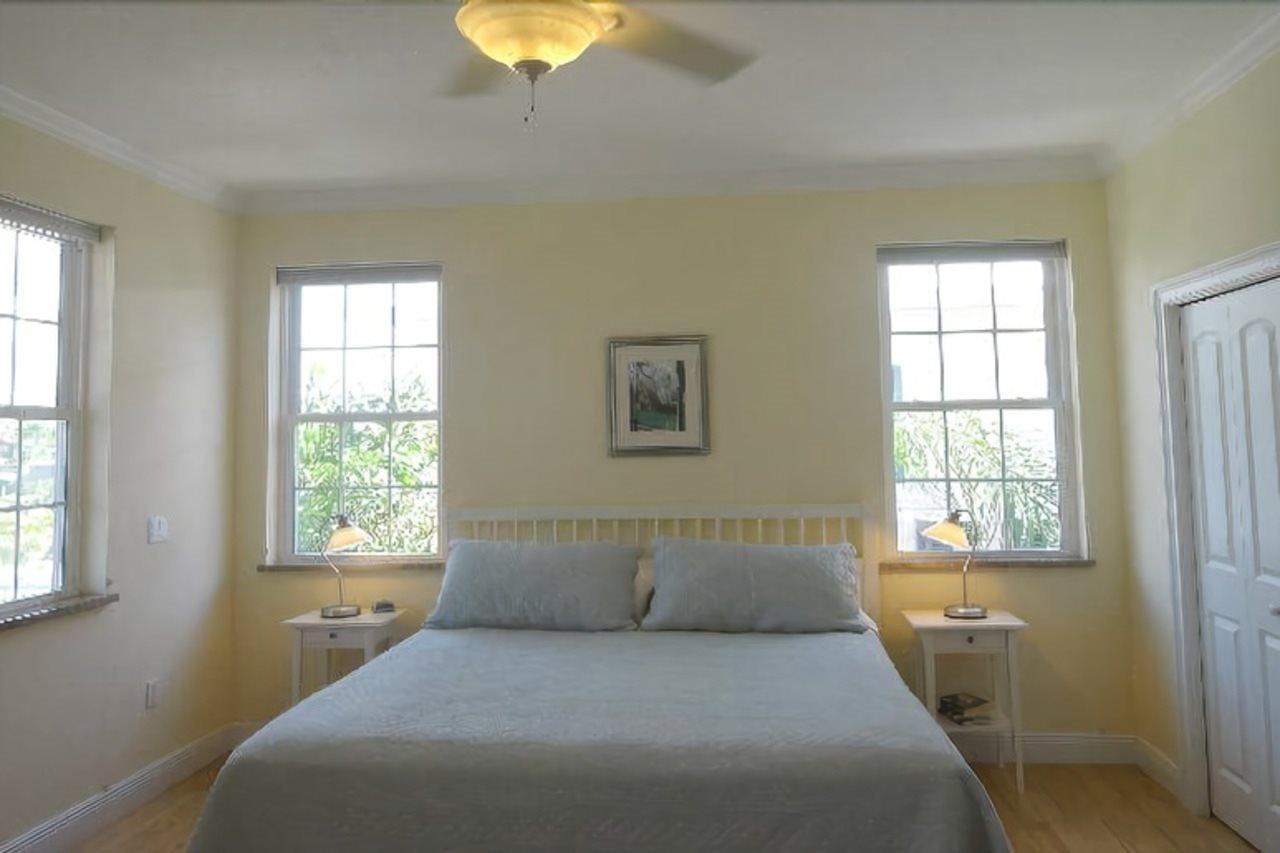 Dollar Apartment *