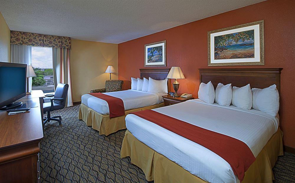 Hotel Miami Airport 3*