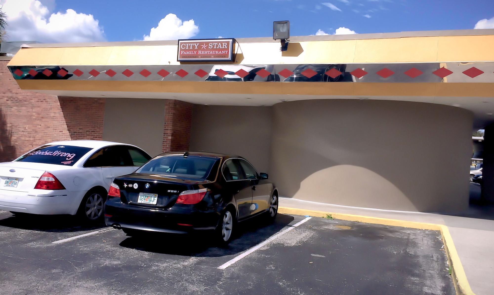 - Hotel Bartow