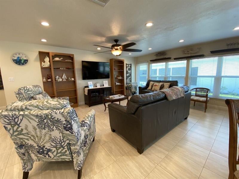 Crystal Sands By Beachside Management 3*