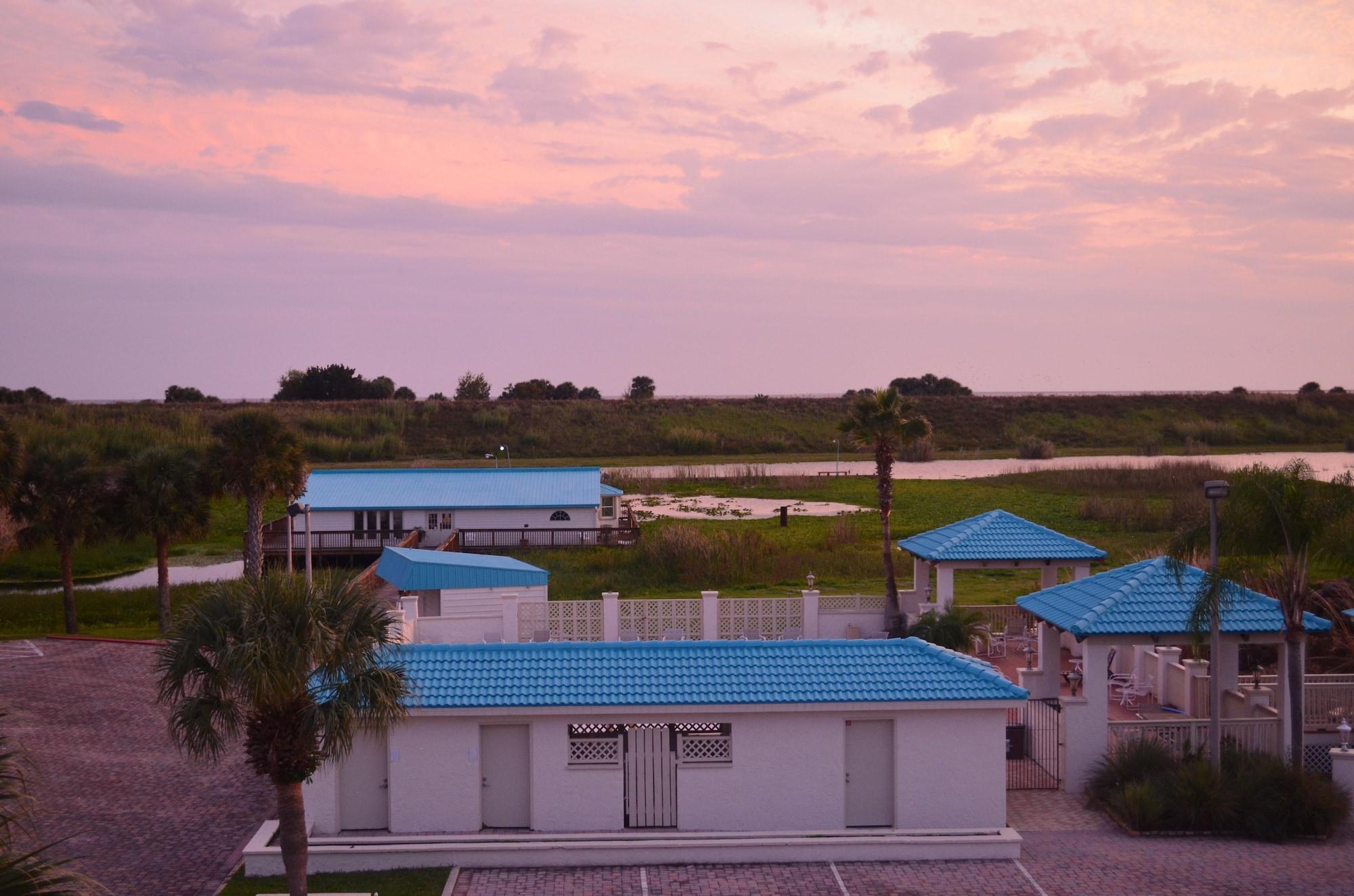 Days & By Wyndham Resort Okeechobee