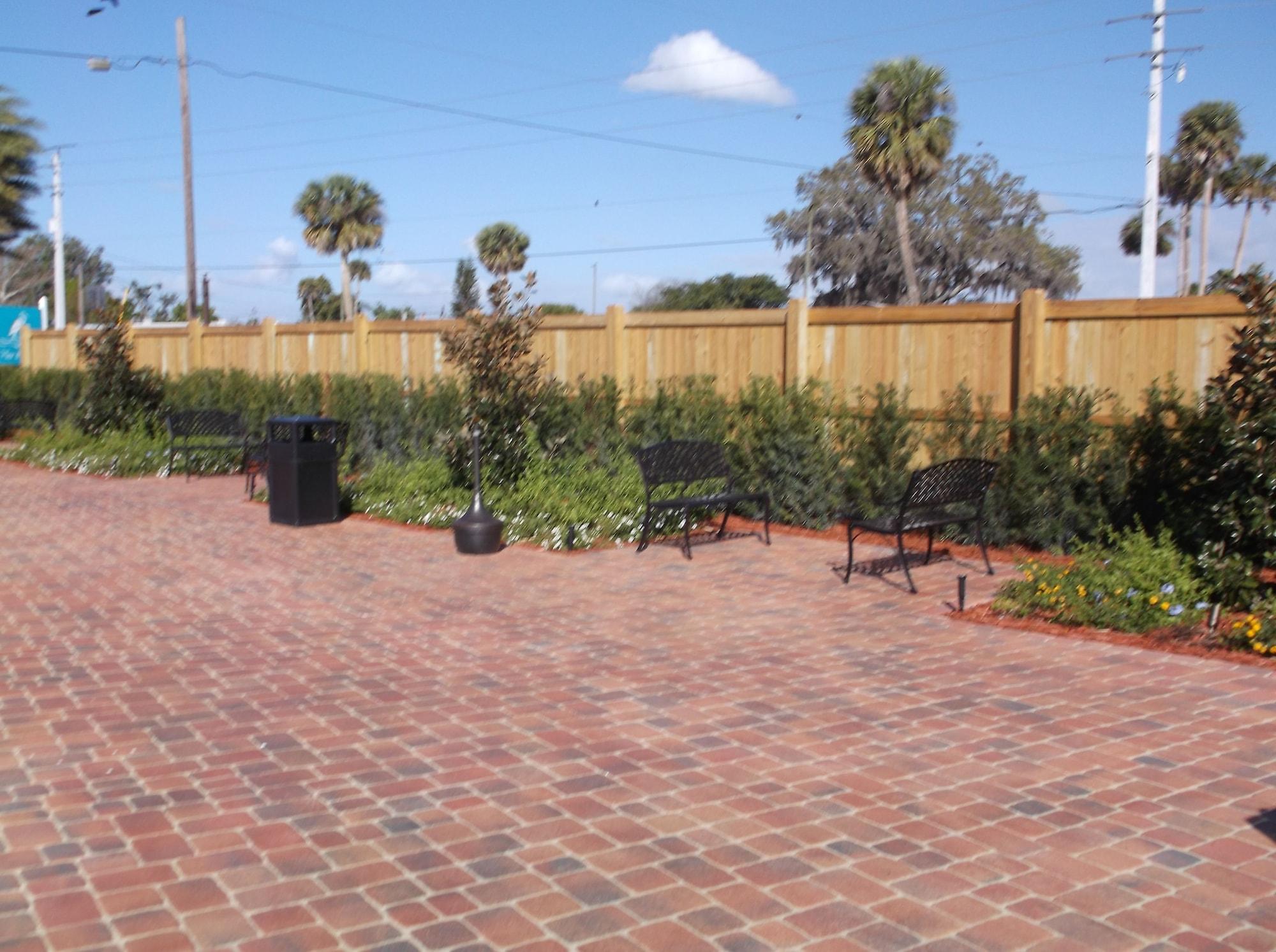 Days & By Wyndham 2* Okeechobee