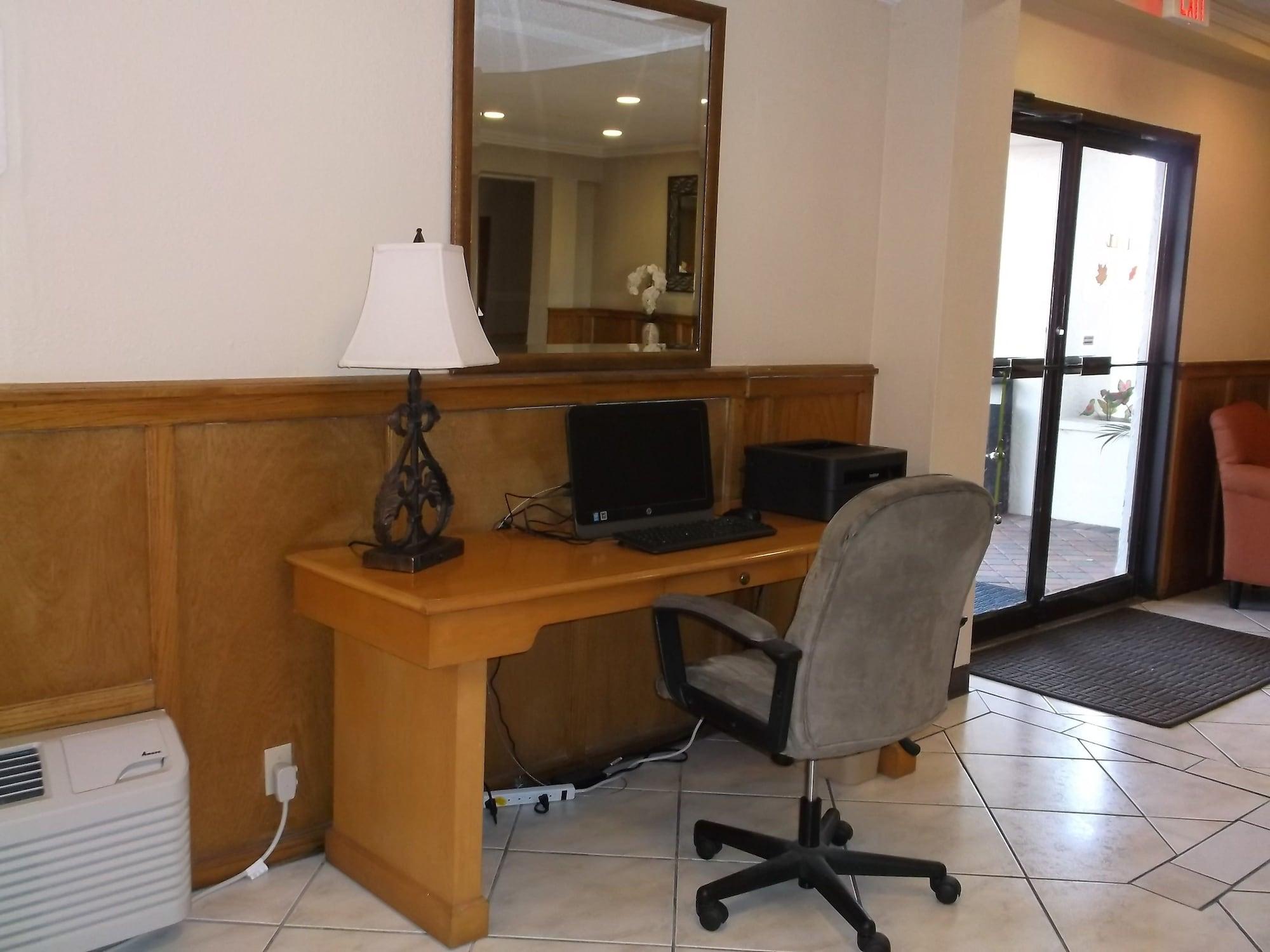 Days & By Wyndham Resort Okeechobee