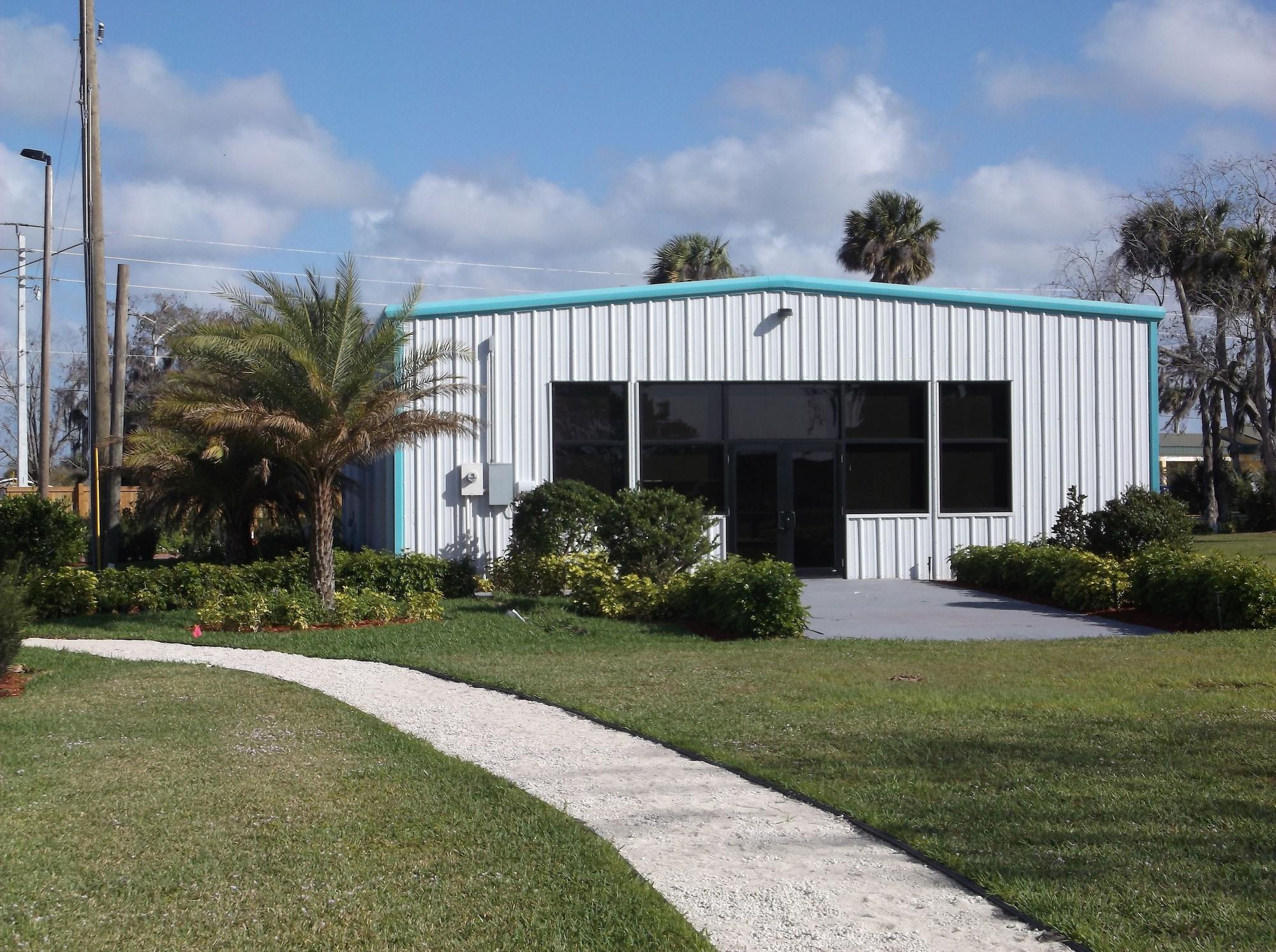 Days & By Wyndham Okeechobee