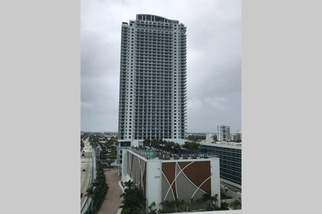 Apartment Luxury Condo-hbh