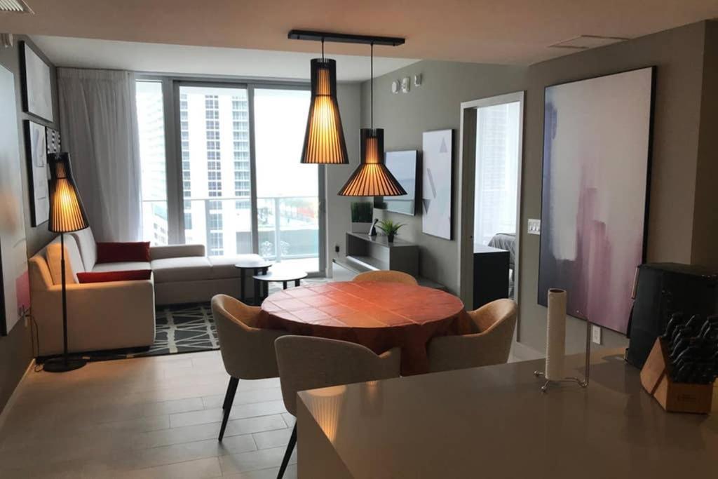 Luxury Condo-hbh * Hollywood