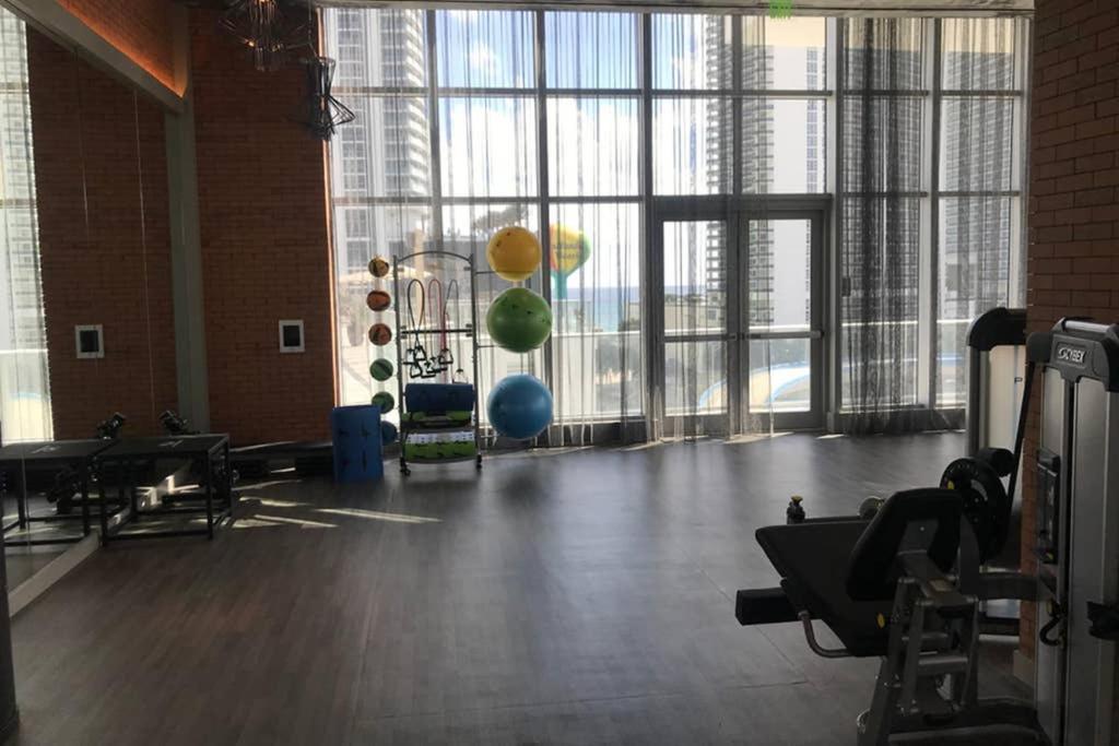 Luxury Condo-hbh * Hollywood