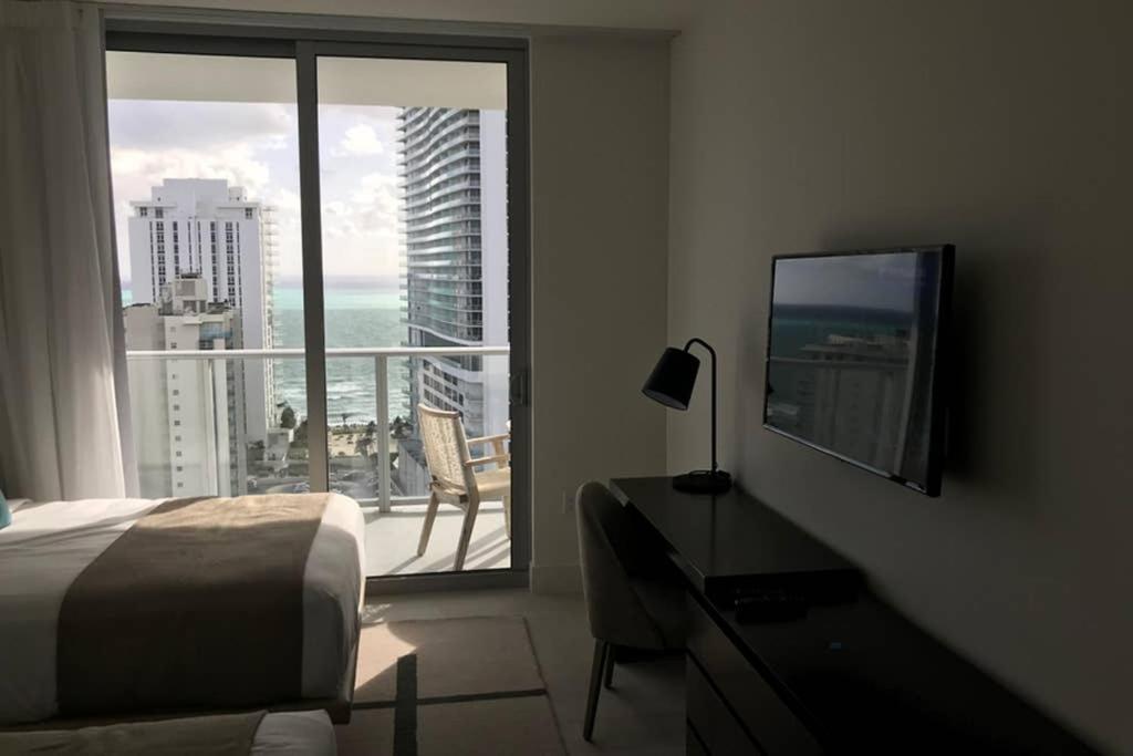Apartment Luxury Condo-hbh *