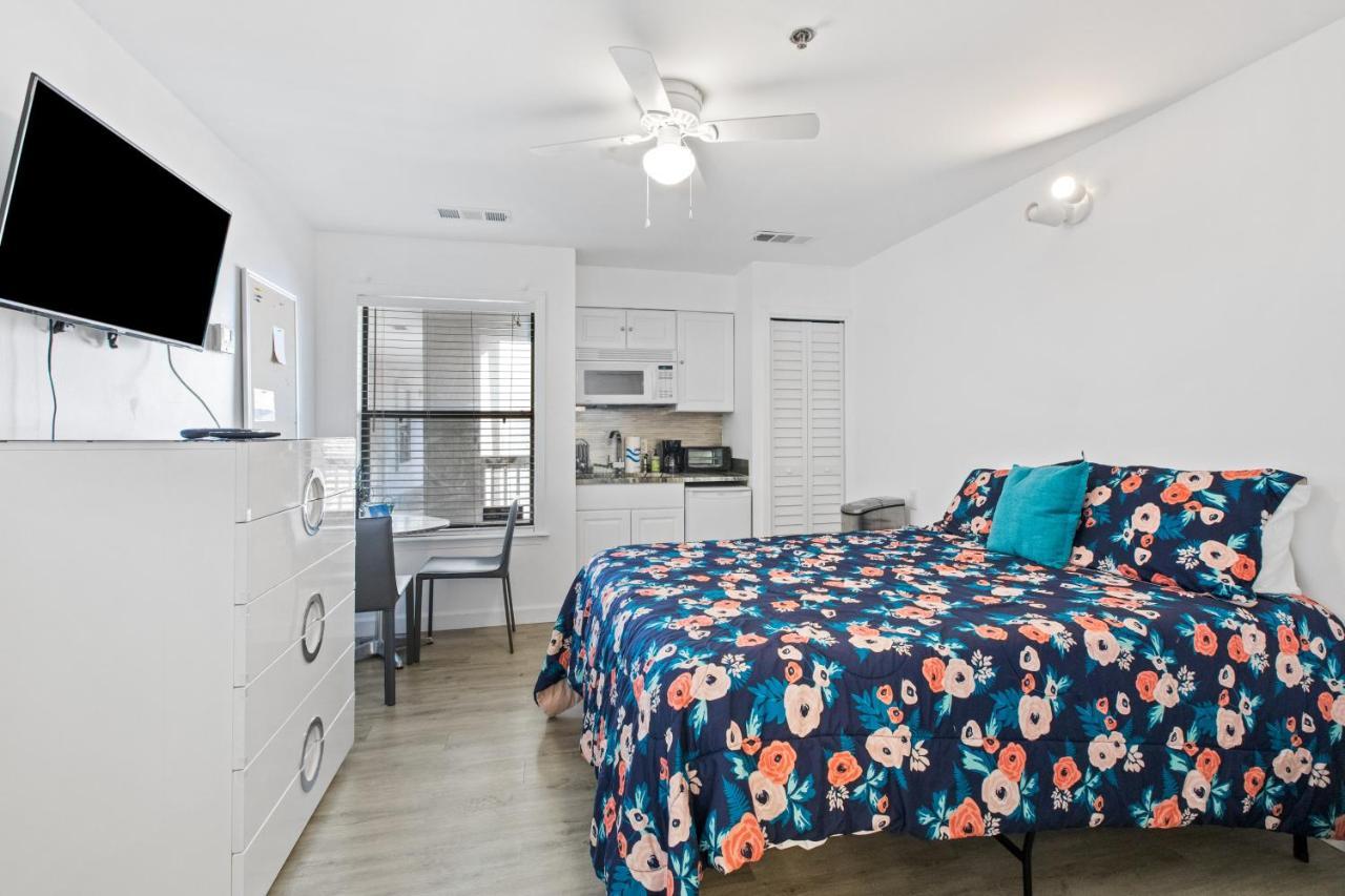 Hotel The At St. Thomas Square #1303a
