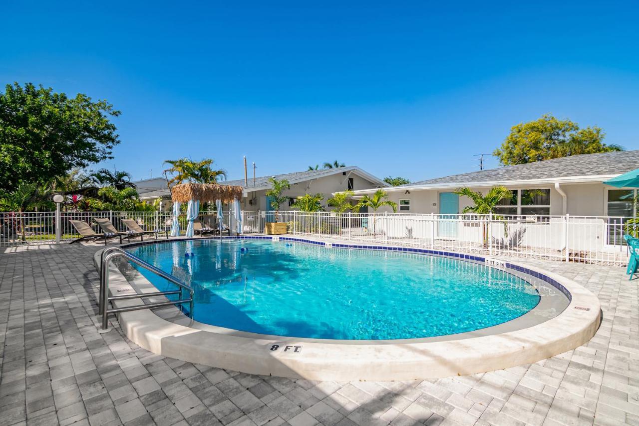 Latitude 26 Waterfront Boutique - Myers Inn