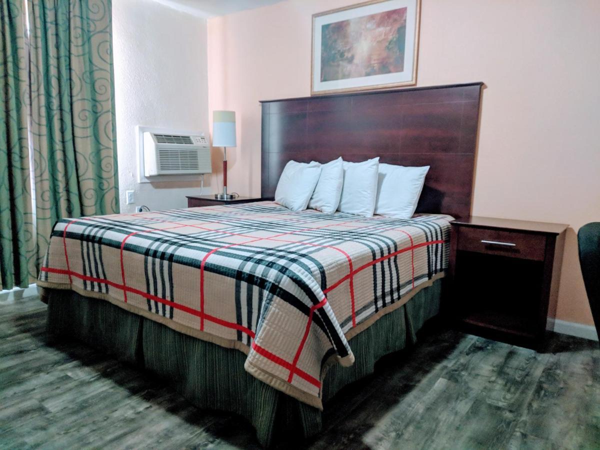 Motel Travelers - 2*