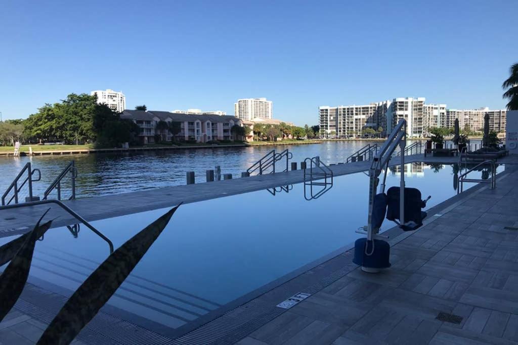 Luxury Condo-hbh