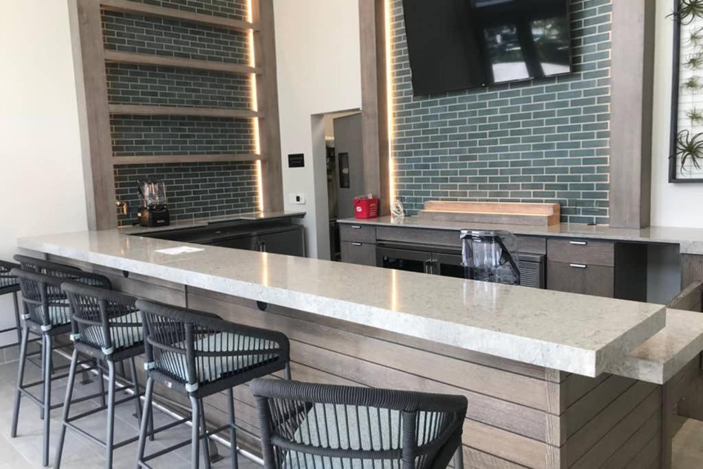 Apartment Luxury Condo-hbh