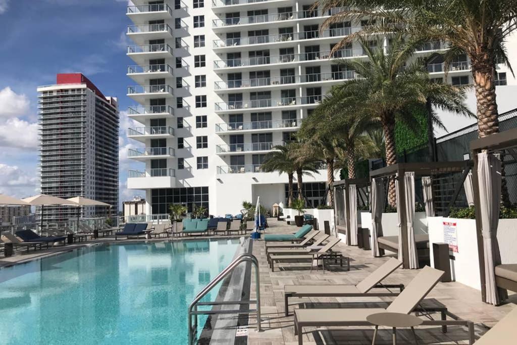 Luxury Condo-hbh Apartment