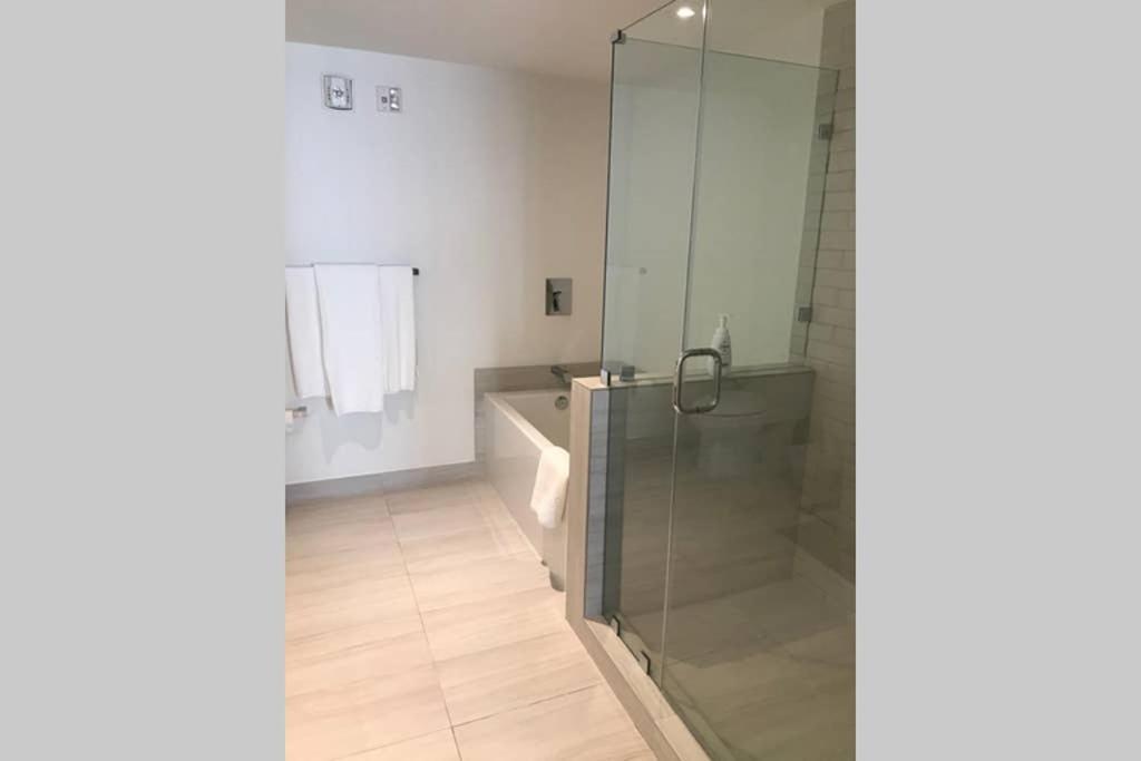 Apartment Luxury Condo-hbh *