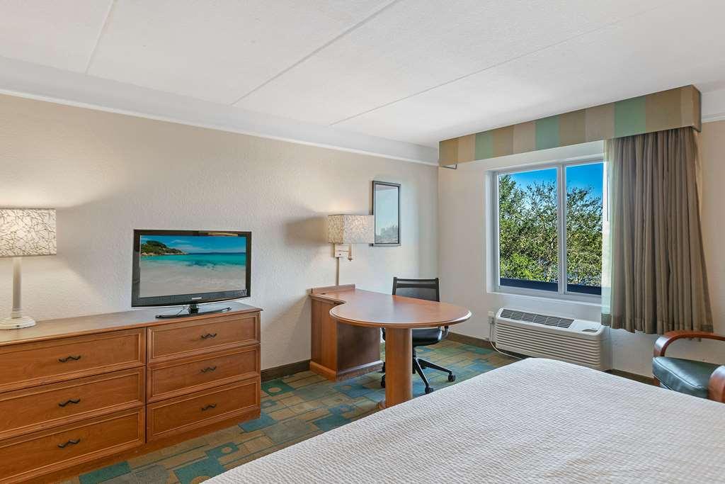 Hotel La Quinta By Wyndham Ft. Lauderdale Airport 3*