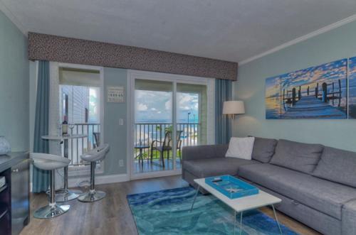 Apartment 252-wifi Waterfront, Amazing View From Balcony-close To Bucs Stadium *